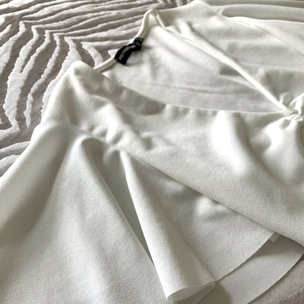 PrettyLittleThing White Ruched Crop Top with Adjustable Drawstring - Picture 5 of 9
